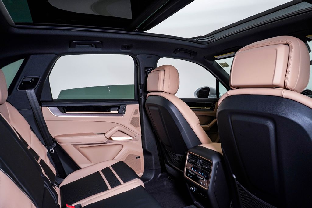 2026 Porsche Cayenne Base - Photo 16