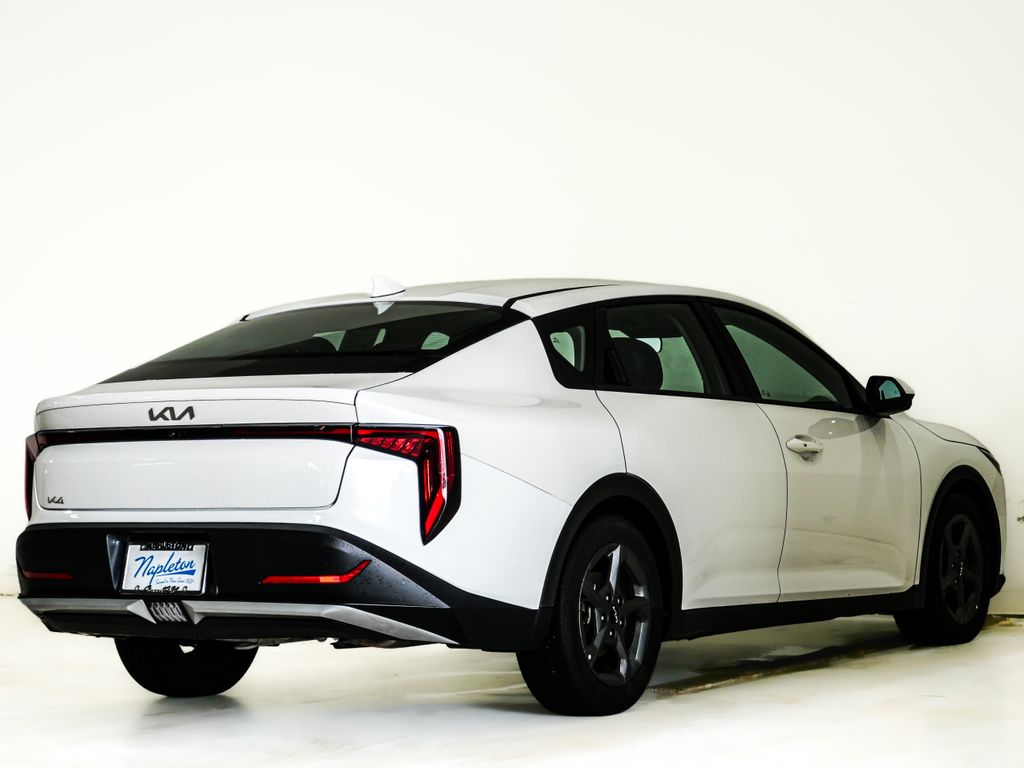 2025 Kia K4 LXS - Photo 6
