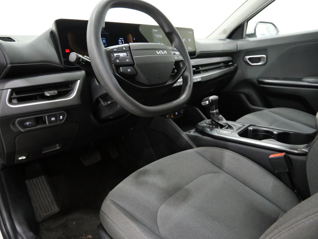2025 Kia K4 LXS - Photo 11
