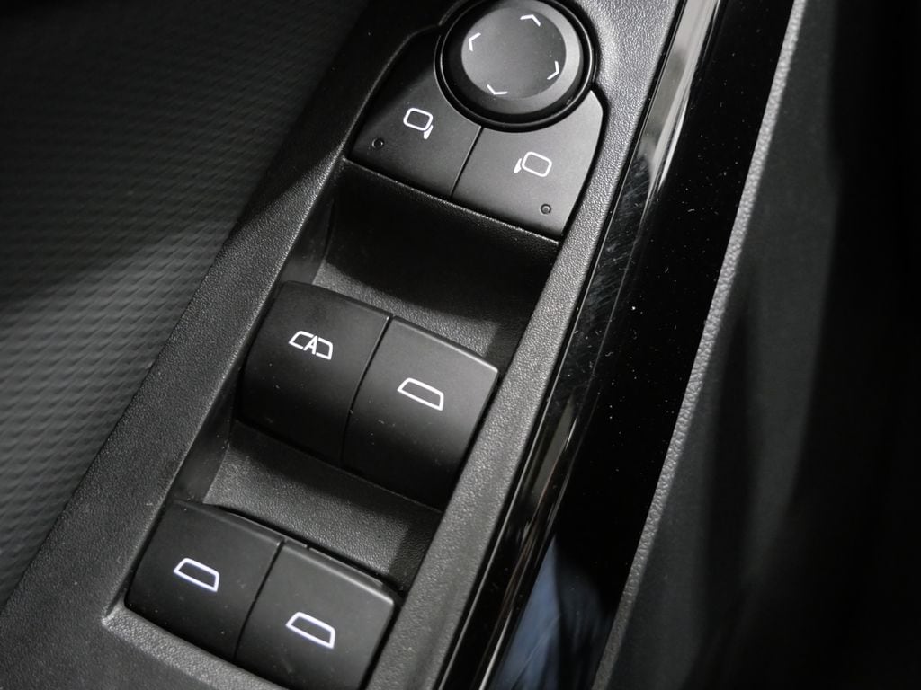 2025 Chevrolet Equinox LT - Photo 13