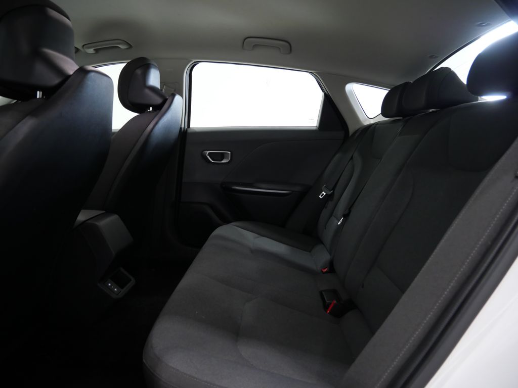 2025 Kia K4 LXS - Photo 23