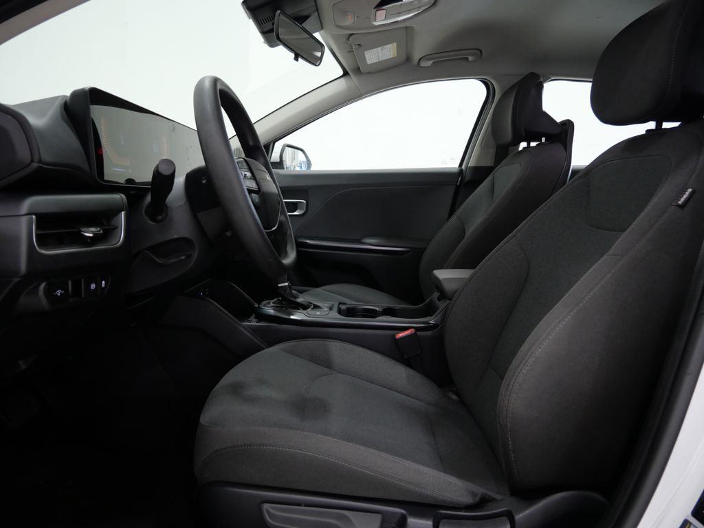 2025 Kia K4 LXS - Photo 12