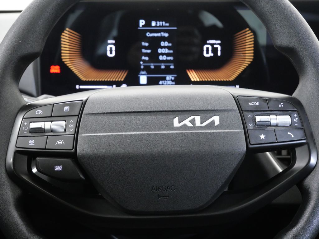 2025 Kia K4 LXS - Photo 16