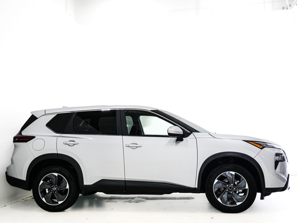 2025 Nissan Rogue SV - Photo 4