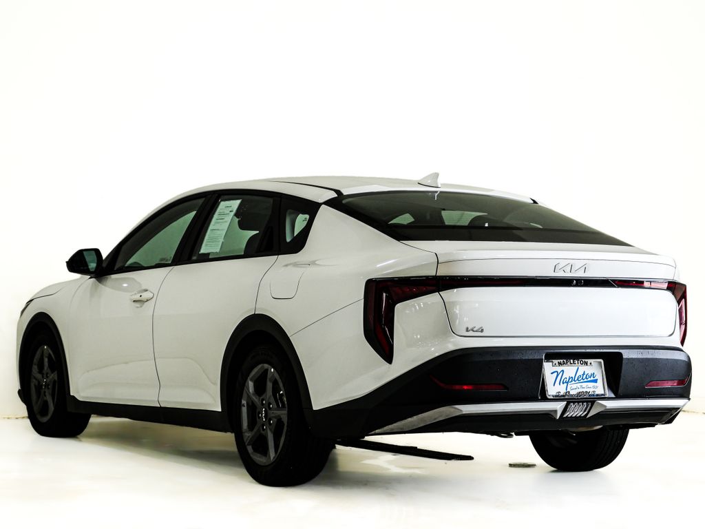 2025 Kia K4 LXS - Photo 8
