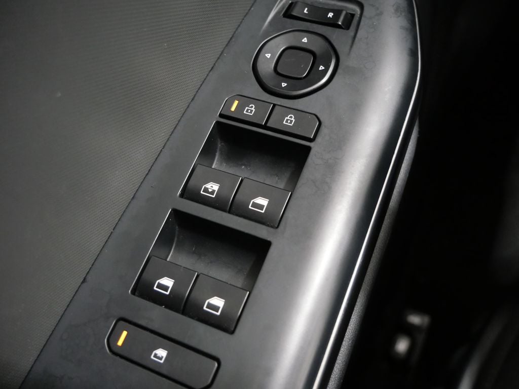 2025 Kia K4 LXS - Photo 13
