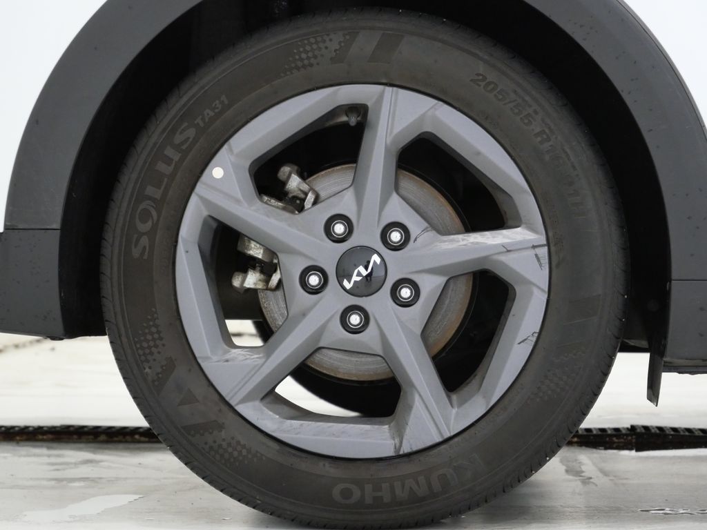 2025 Kia K4 LXS - Photo 9