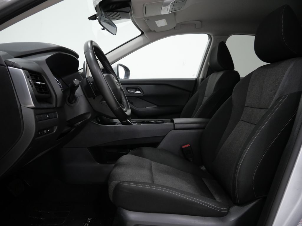 2025 Nissan Rogue SV - Photo 12