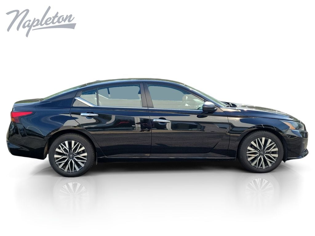 2025 Nissan Altima SV - Photo 7