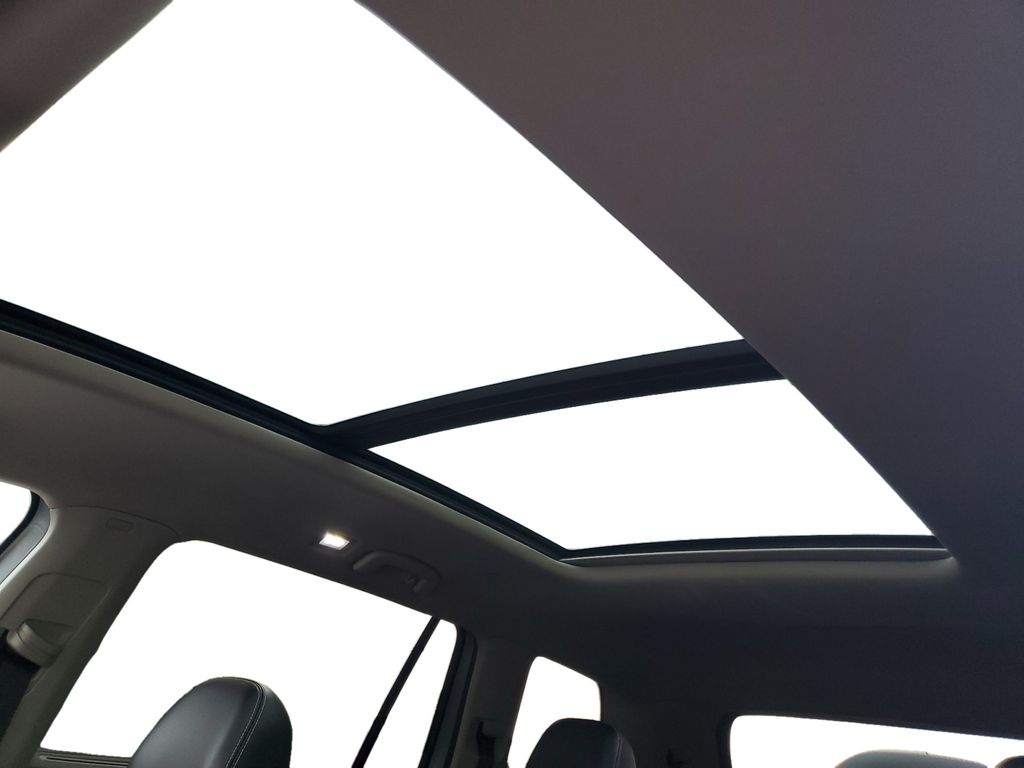2024 Volkswagen Atlas SE w/Tech - Photo 12