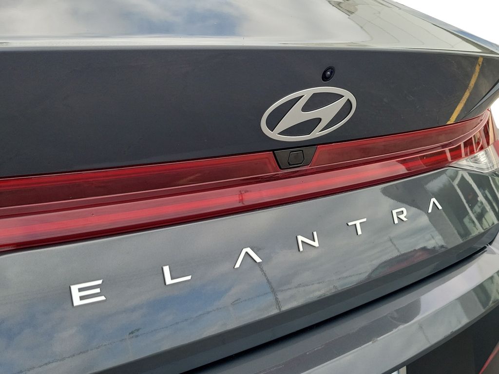 2025 Hyundai Elantra SEL - Photo 28