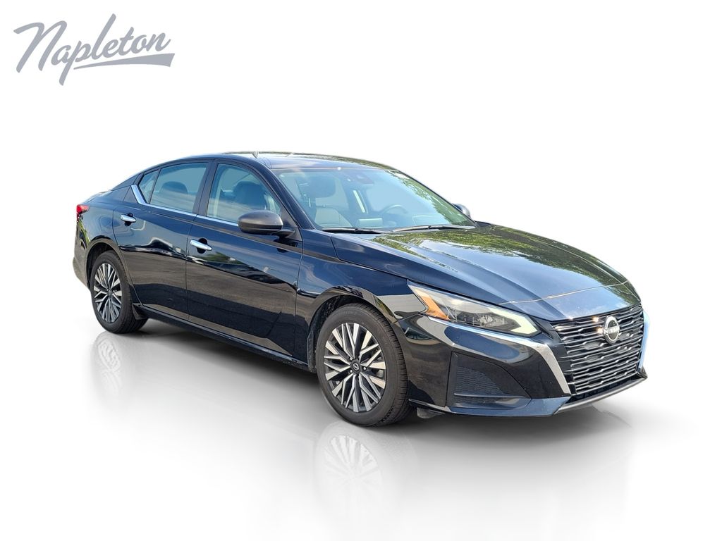 2025 Nissan Altima SV - Photo 8