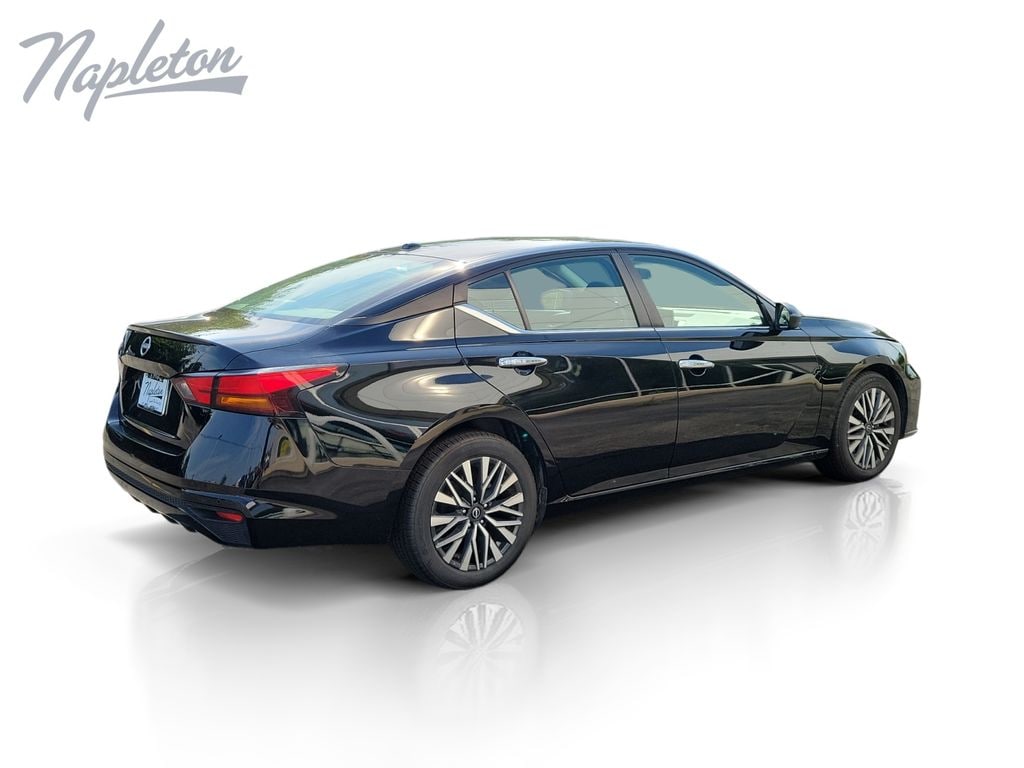2025 Nissan Altima SV - Photo 6