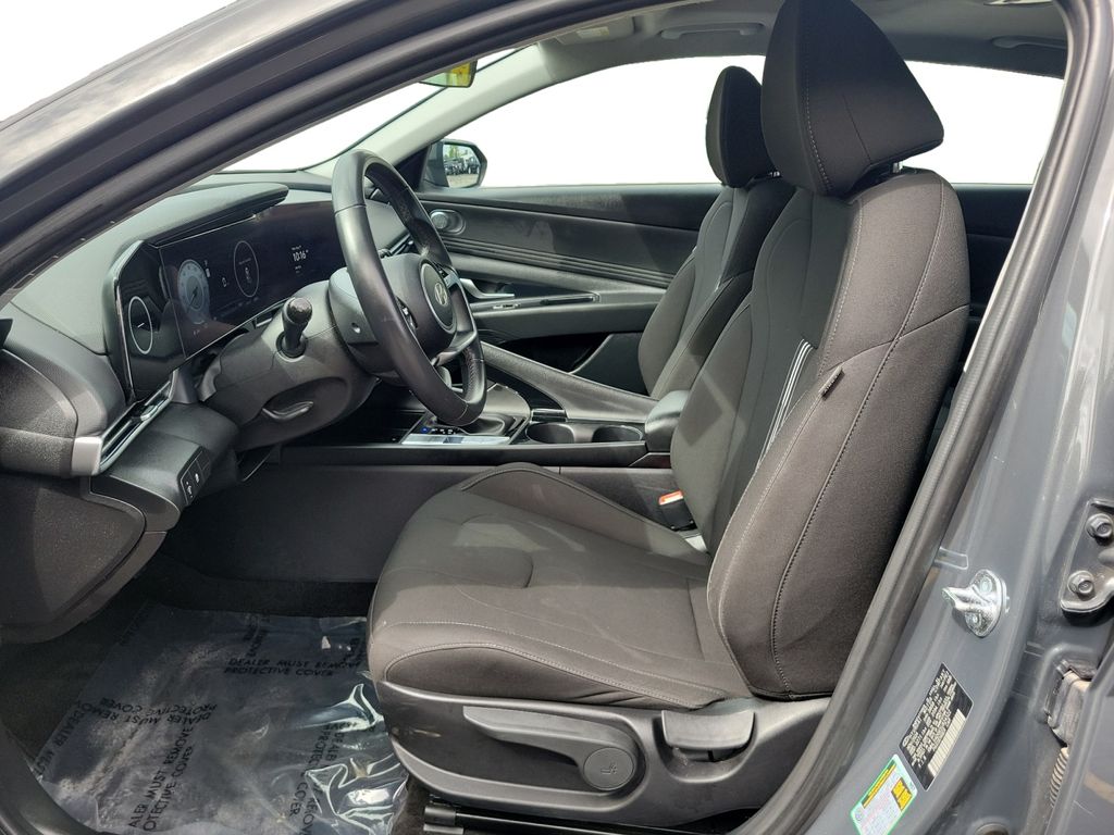 2025 Hyundai Elantra SEL - Photo 20