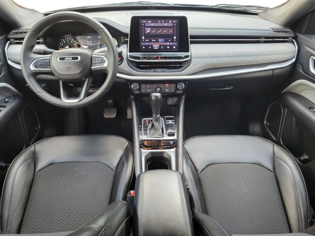 2025 Jeep Compass Latitude - Photo 11