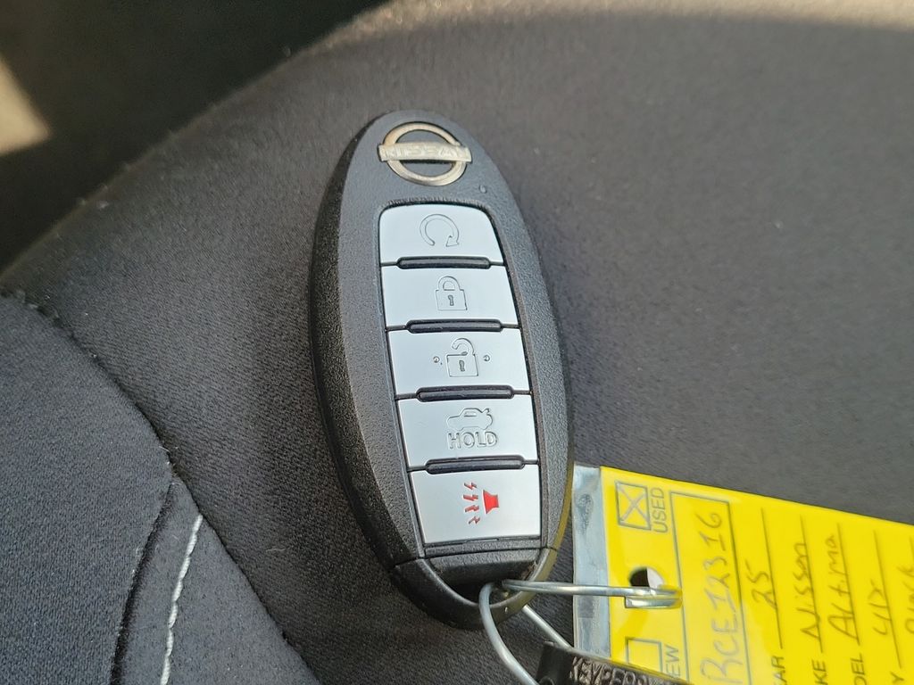 2025 Nissan Altima SV - Photo 28