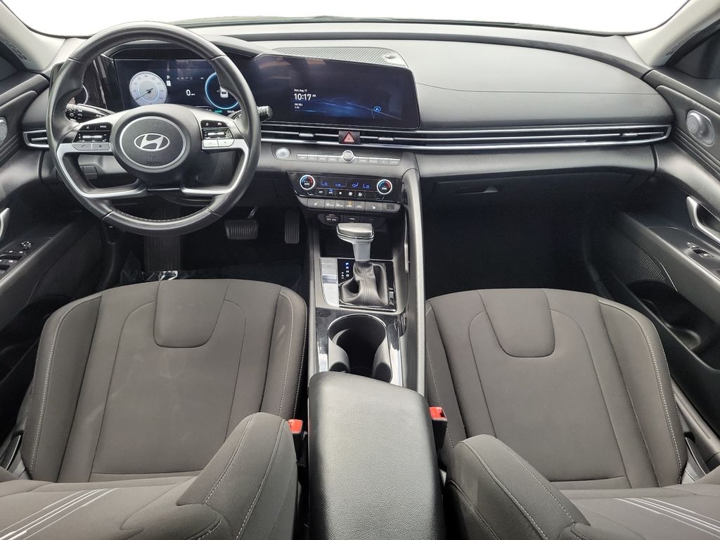 2025 Hyundai Elantra SEL - Photo 11