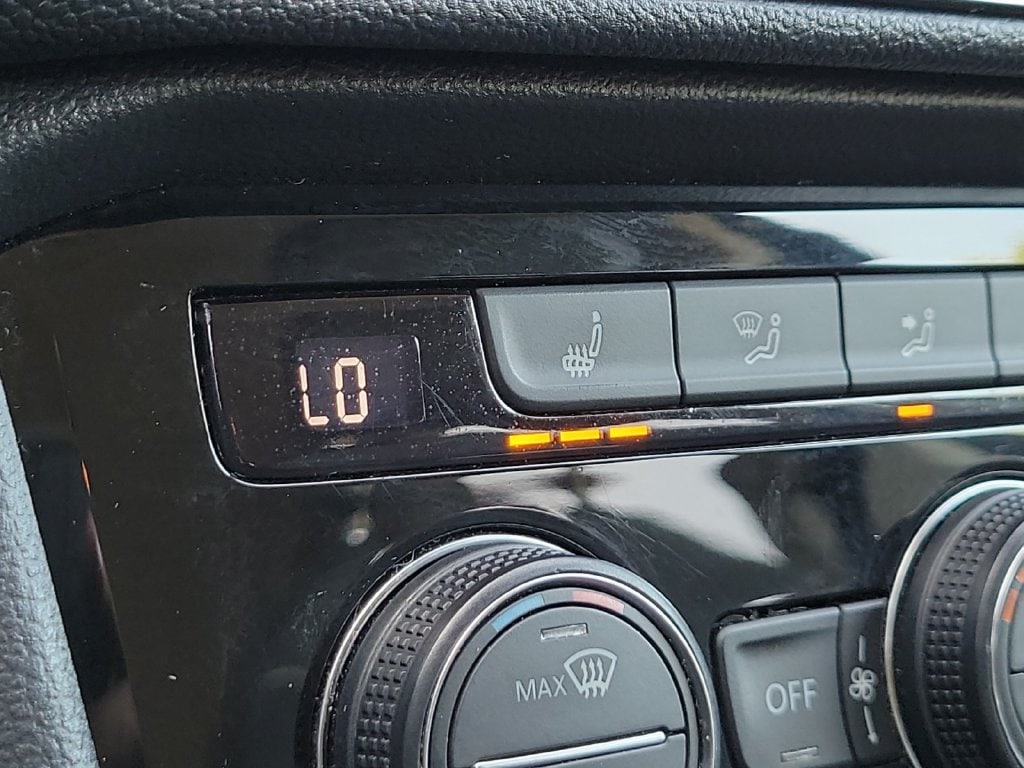 2024 Volkswagen Taos SE - Photo 18