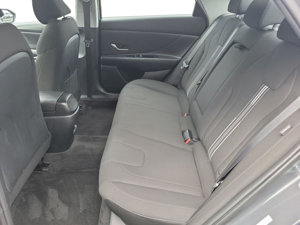 2025 Hyundai Elantra SEL - Photo 24
