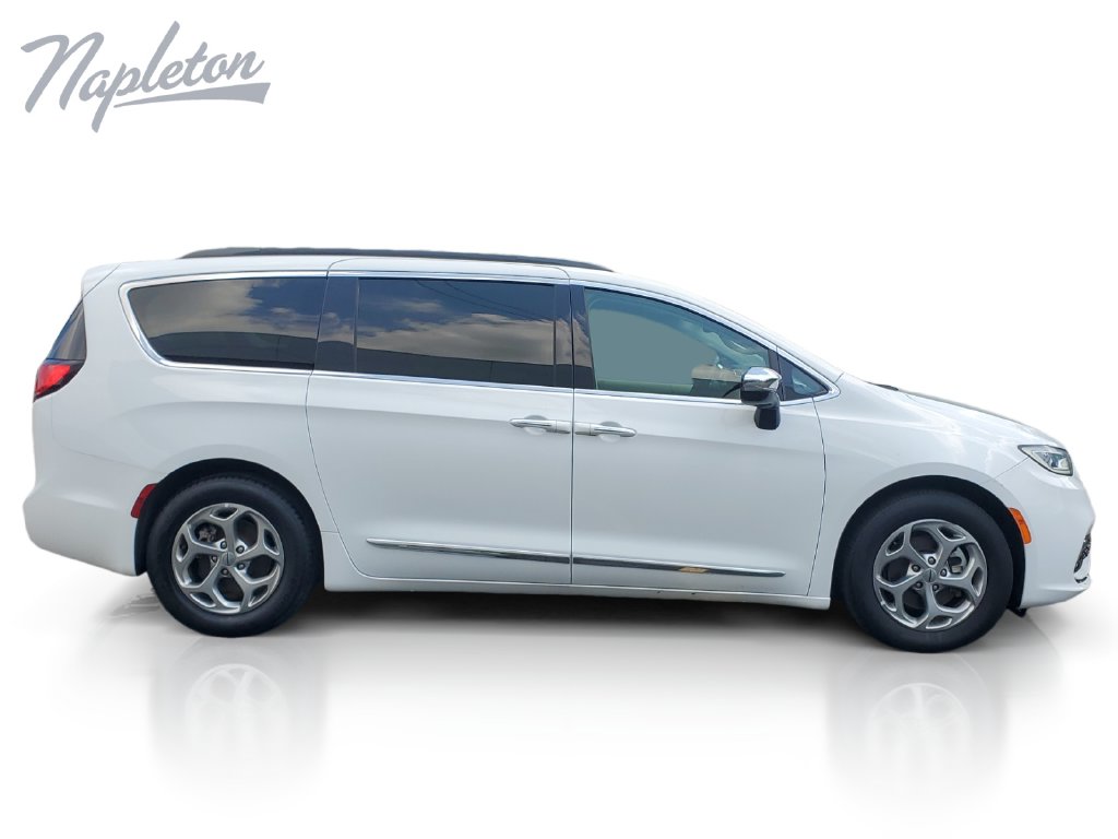 Used 2023 Chrysler Pacifica Limited Minivan/Van