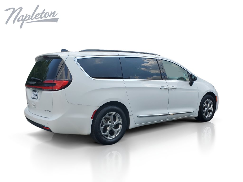 Used 2023 Chrysler Pacifica Limited Minivan/Van
