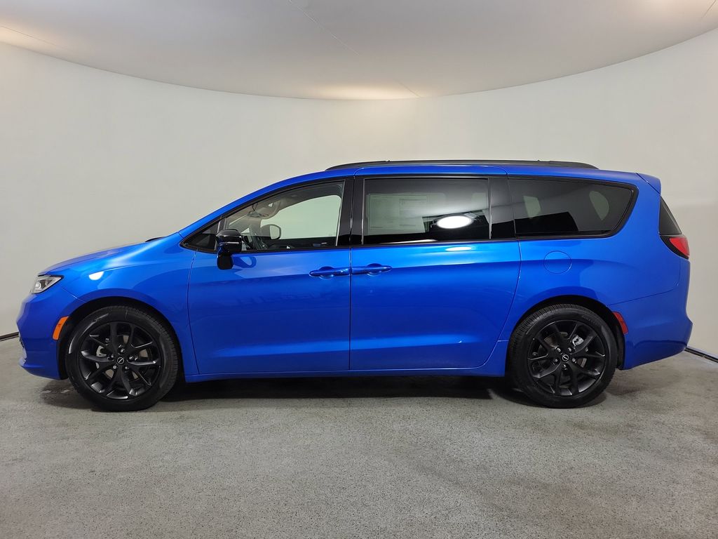 New 2026 Chrysler Pacifica LIMITED Passenger Van