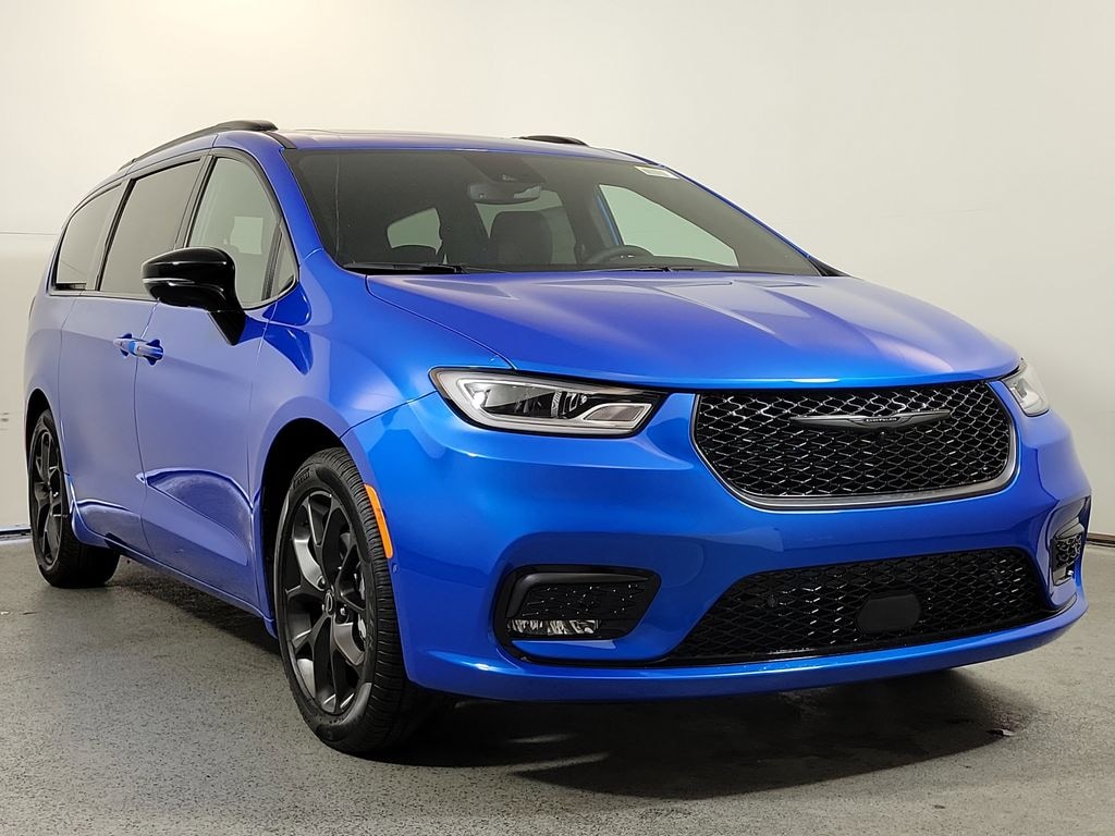 New 2026 Chrysler Pacifica LIMITED Passenger Van