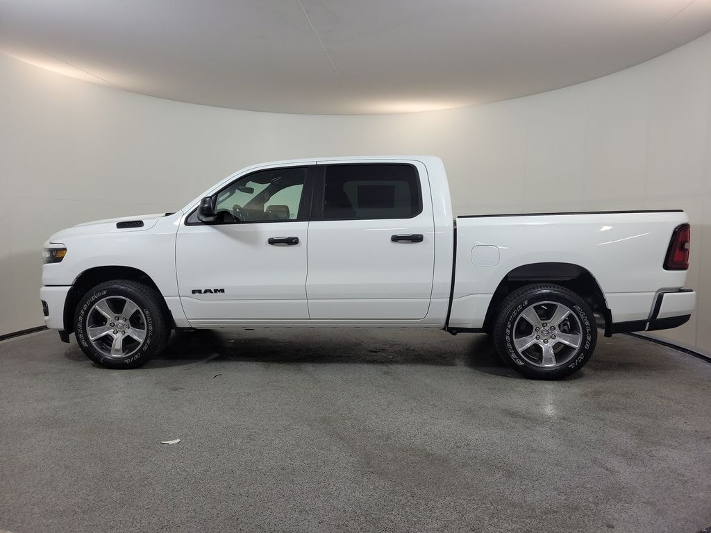 New 2026 Ram 1500 EXPRESS CREW CAB 4X4 5'7 BOX Pickup