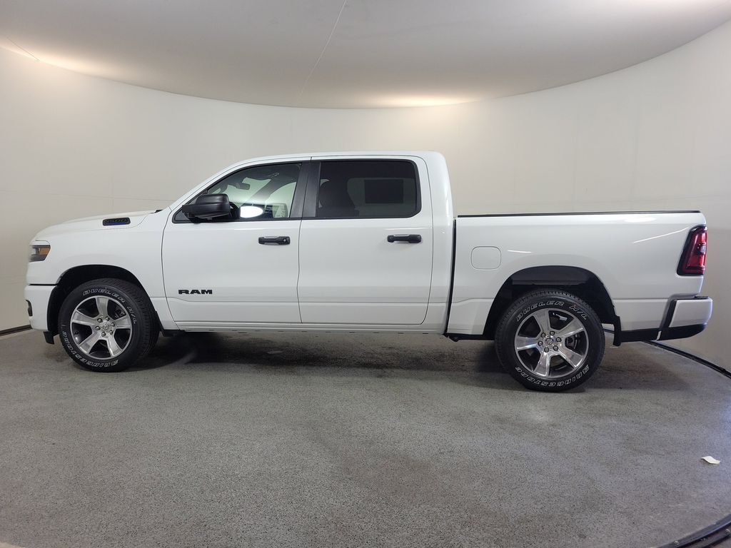New 2026 Ram 1500 EXPRESS CREW CAB 4X2 5'7 BOX Pickup