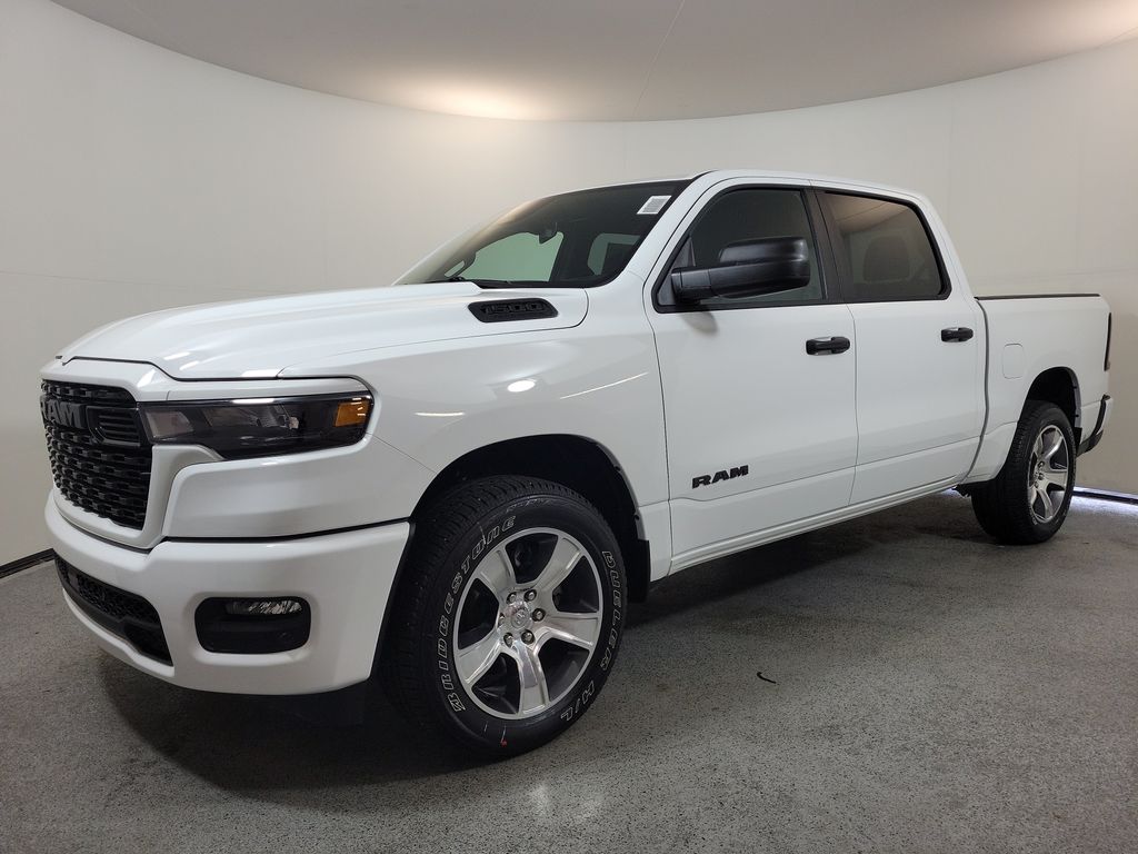 New 2026 Ram 1500 EXPRESS CREW CAB 4X4 5'7 BOX Pickup