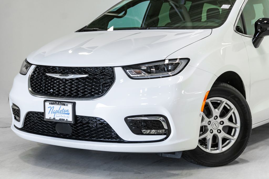 New 2026 Chrysler Pacifica SELECT Passenger Van