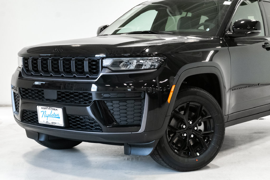 New 2026 Jeep Grand Cherokee LAREDO ALTITUDE 4X4 Sport Utility