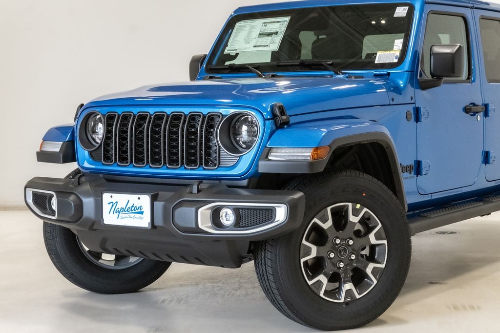 New 2026 Jeep Gladiator SAHARA 4X4 Pickup