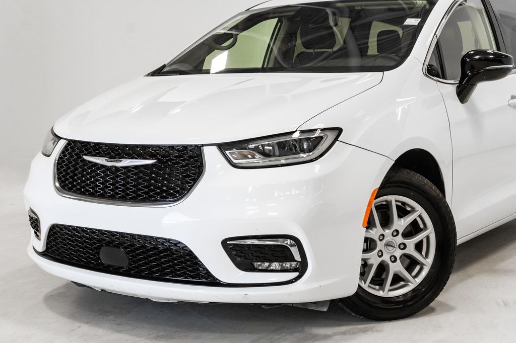 Used 2024 Chrysler Pacifica Touring L Minivan/Van