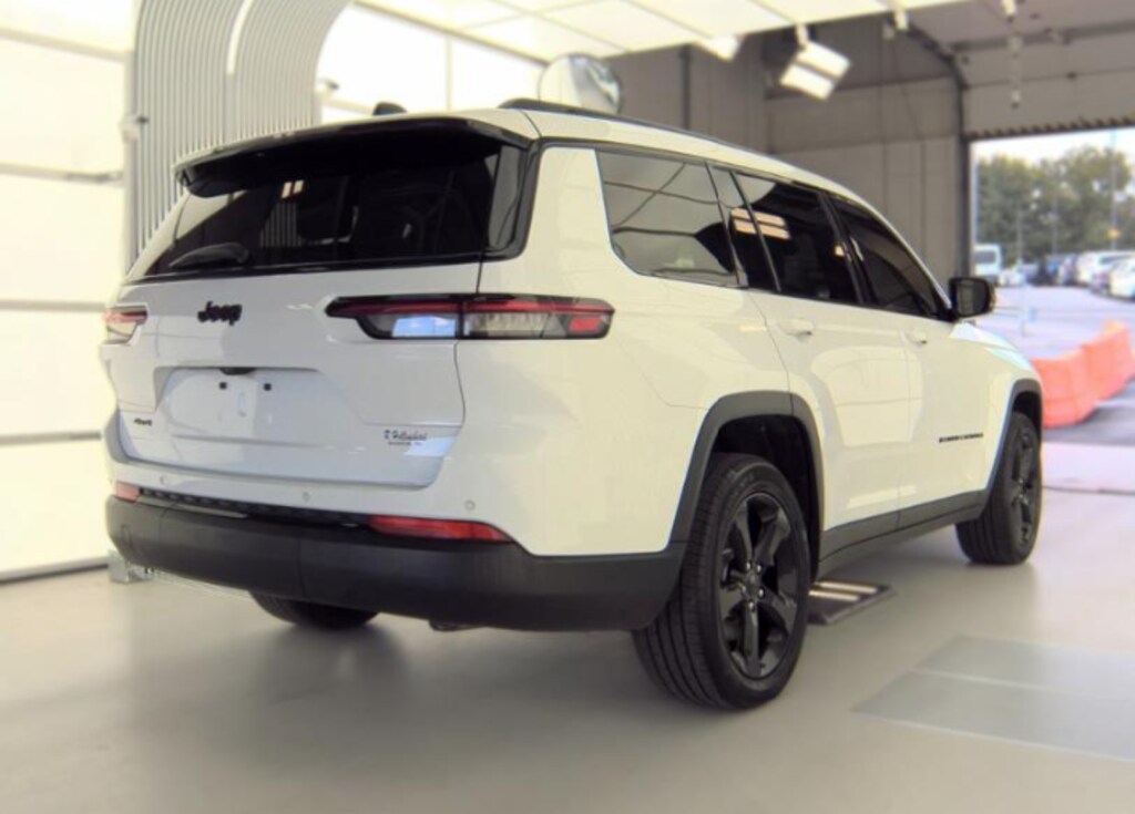 Used 2023 Jeep Grand Cherokee L Altitude SUV