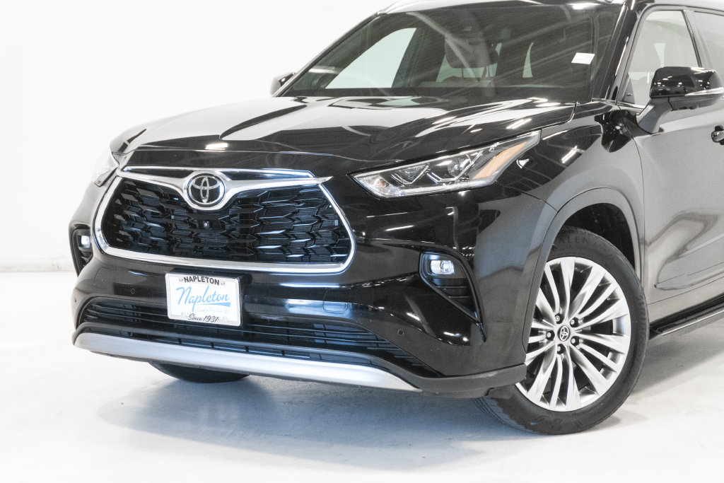 Used 2025 Toyota Highlander Platinum SUV