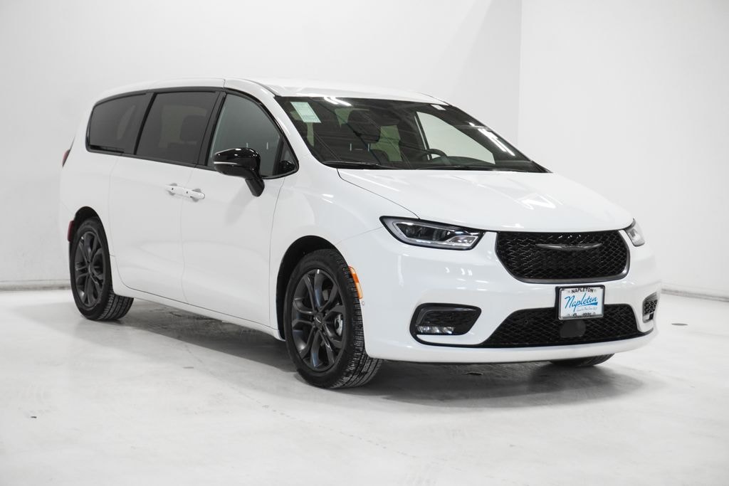 New 2026 Chrysler Pacifica SELECT Passenger Van