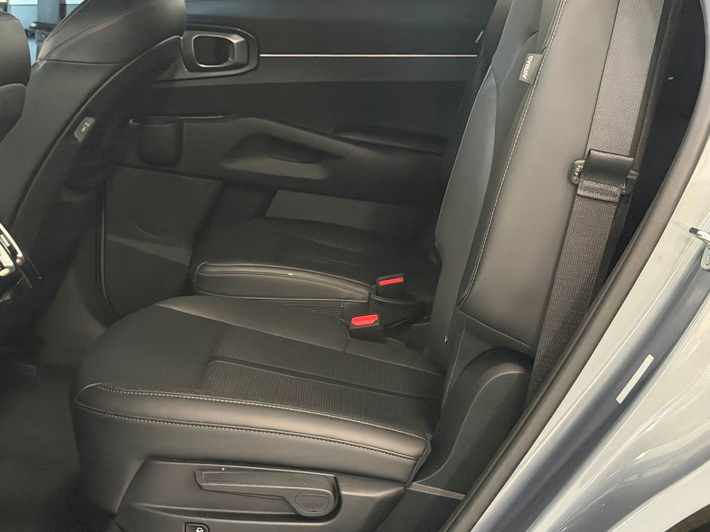 2025 Kia Sorento EX - Photo 24