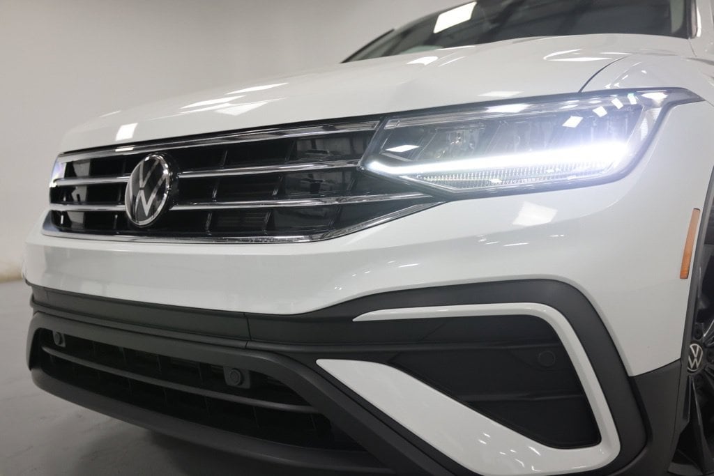2023 Volkswagen Tiguan SE - Photo 12