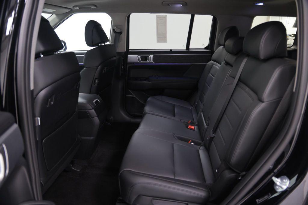 2026 Hyundai Santa Fe Limited - Photo 18
