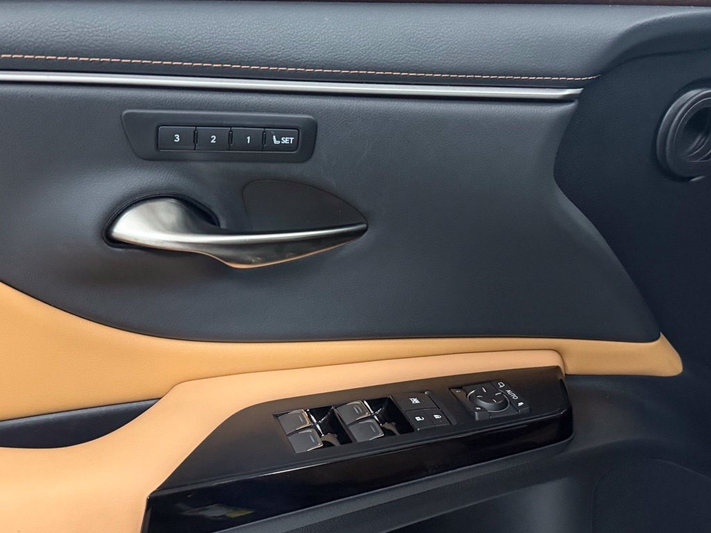 2023 Lexus ES 350 - Photo 13