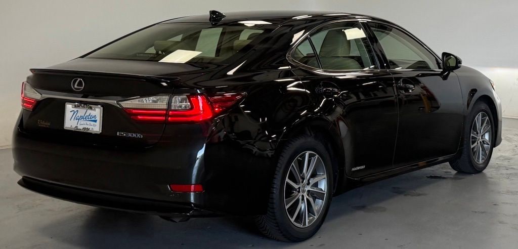 Used 2017 Lexus ES 300h Sedan