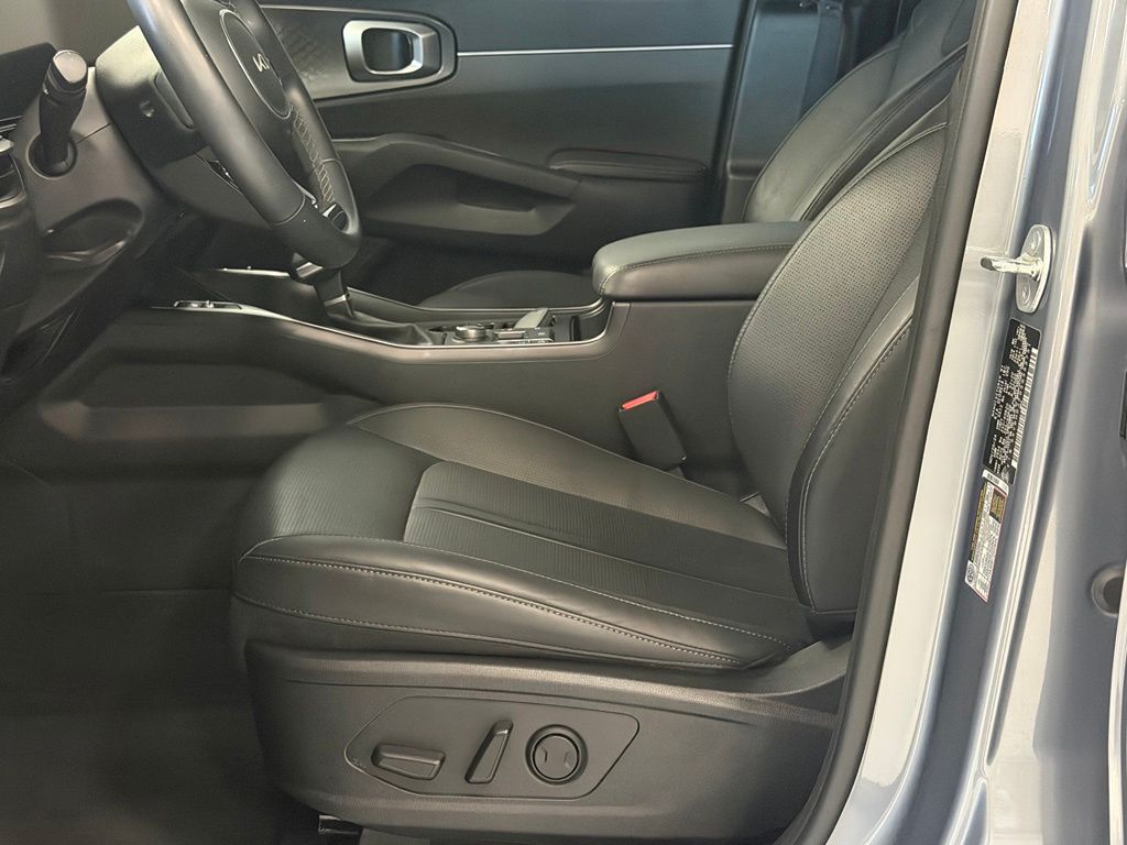 2025 Kia Sorento EX - Photo 12