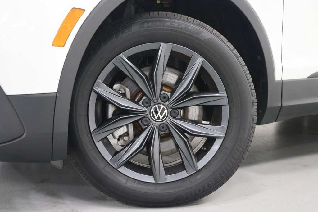2023 Volkswagen Tiguan SE - Photo 11