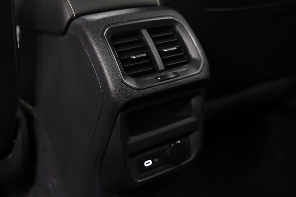 2023 Volkswagen Tiguan SE - Photo 28