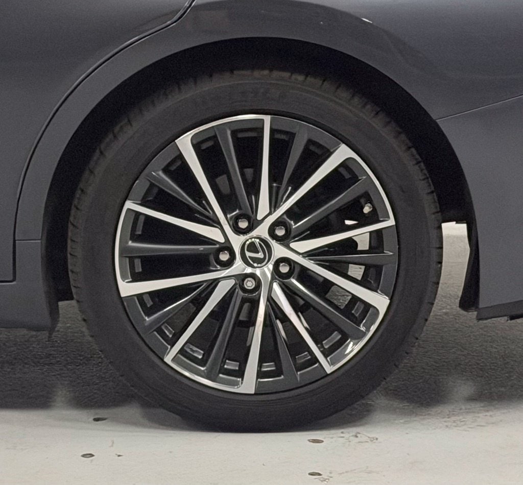 2023 Lexus ES 350 - Photo 8