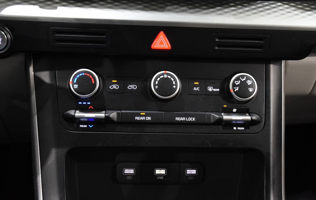 2024 Kia Carnival LX - Photo 20