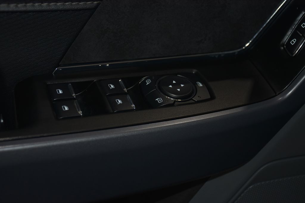 2025 Ford F-150 XLT - Photo 24