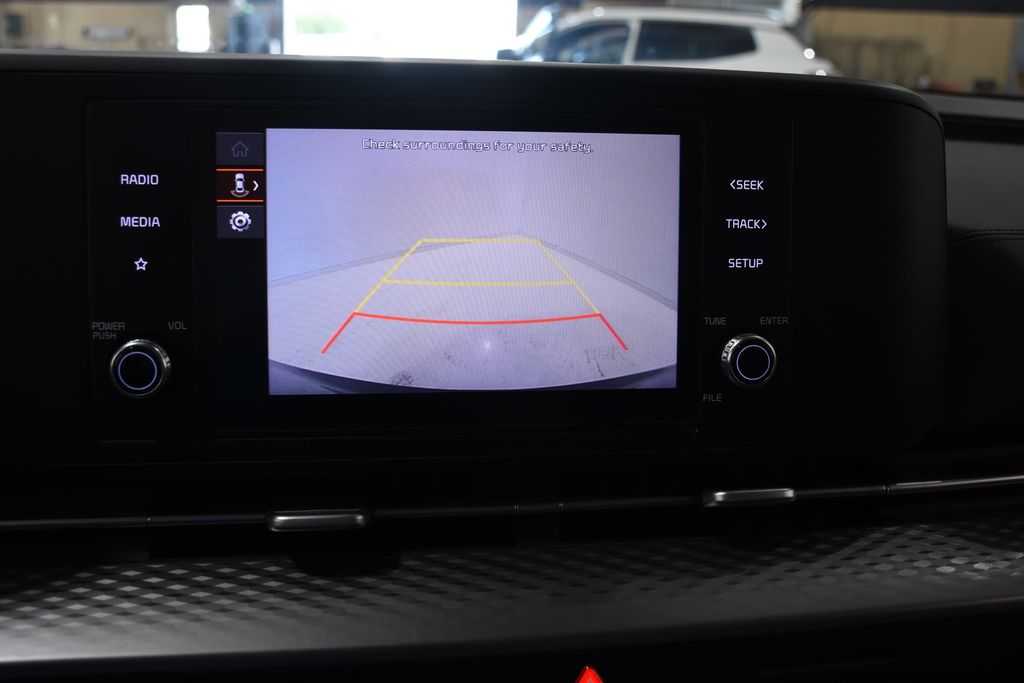 2024 Kia Carnival LX - Photo 19