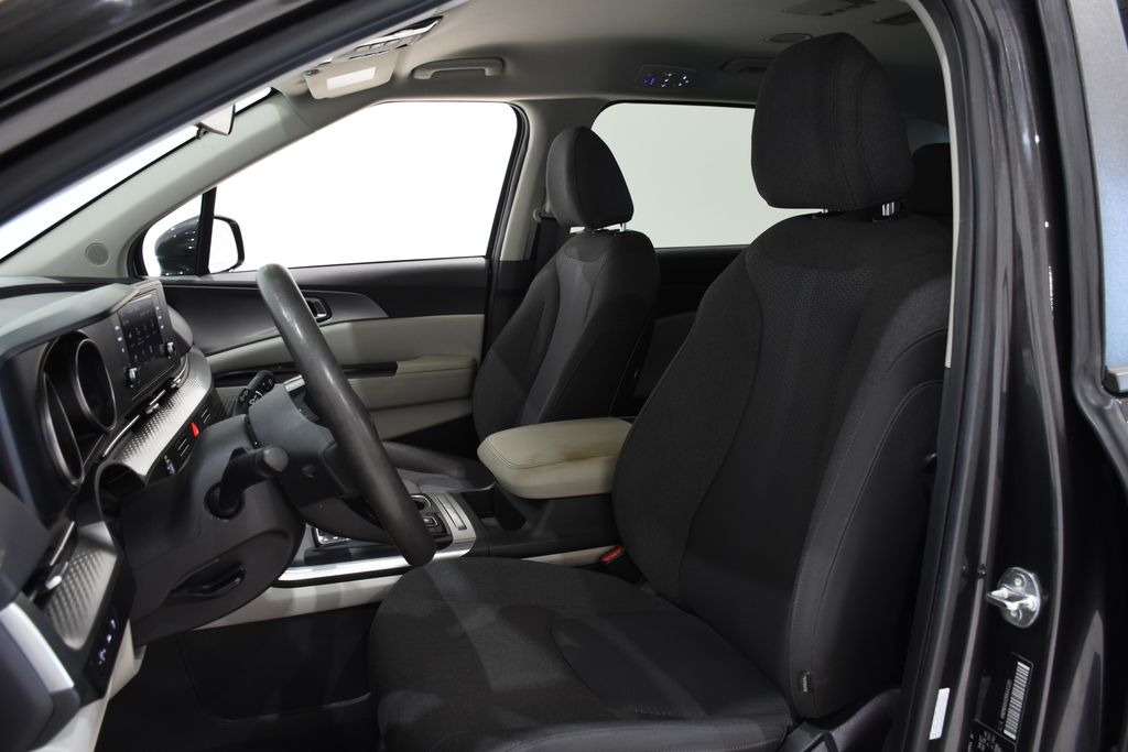 2024 Kia Carnival LX - Photo 21